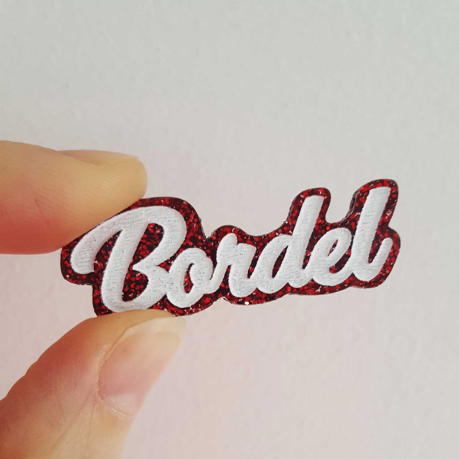 broche bordel artisanal fait main par de carton et d'étoiles