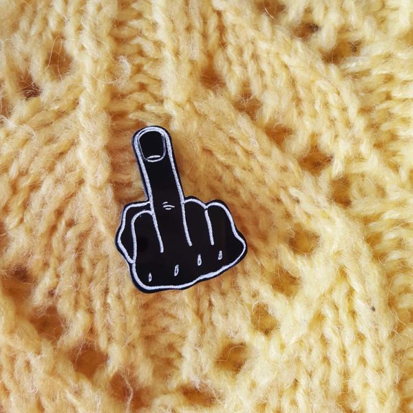 broche fuck artisanal fait main par de carton et d'étoiles