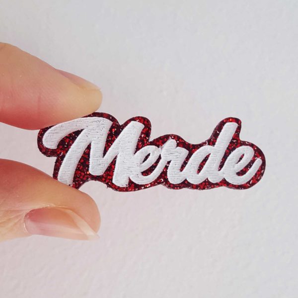 broche merde artisanal fait main par de carton et d'étoiles