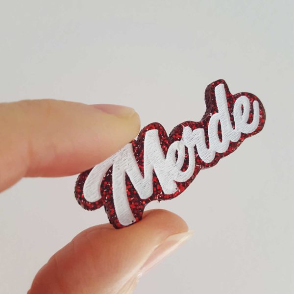 broche merde artisanal fait main par de carton et d'étoiles