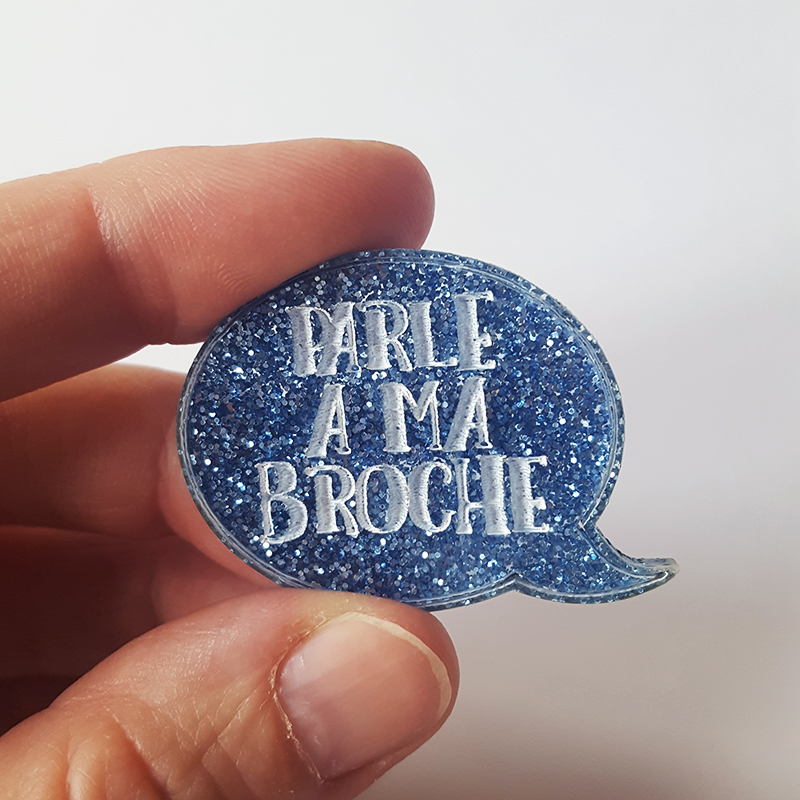 Parle à ma broche, broche artisanale fait main par de carton et d'étoiles