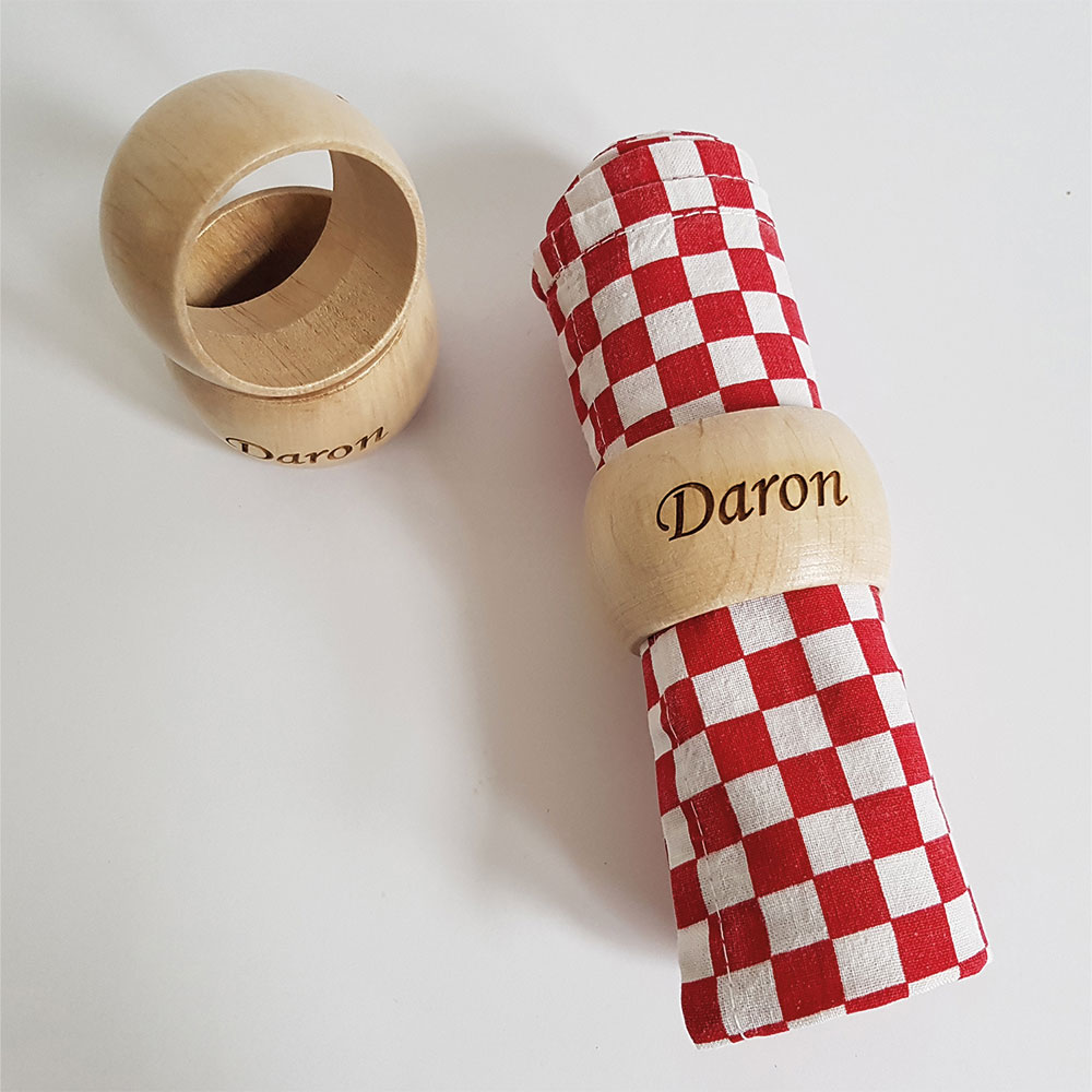 rond de serviette daron par de carton et d'étoiles