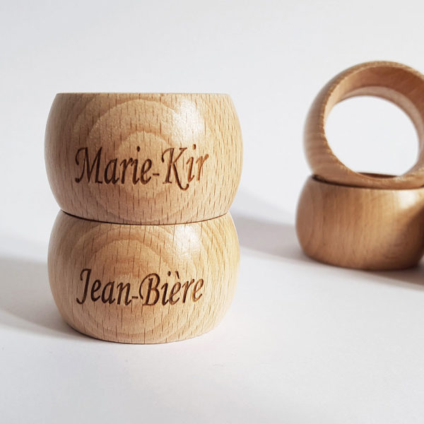 ronds de serviette Marie-Kir et Jean-Bière par de carton et d'étoiles